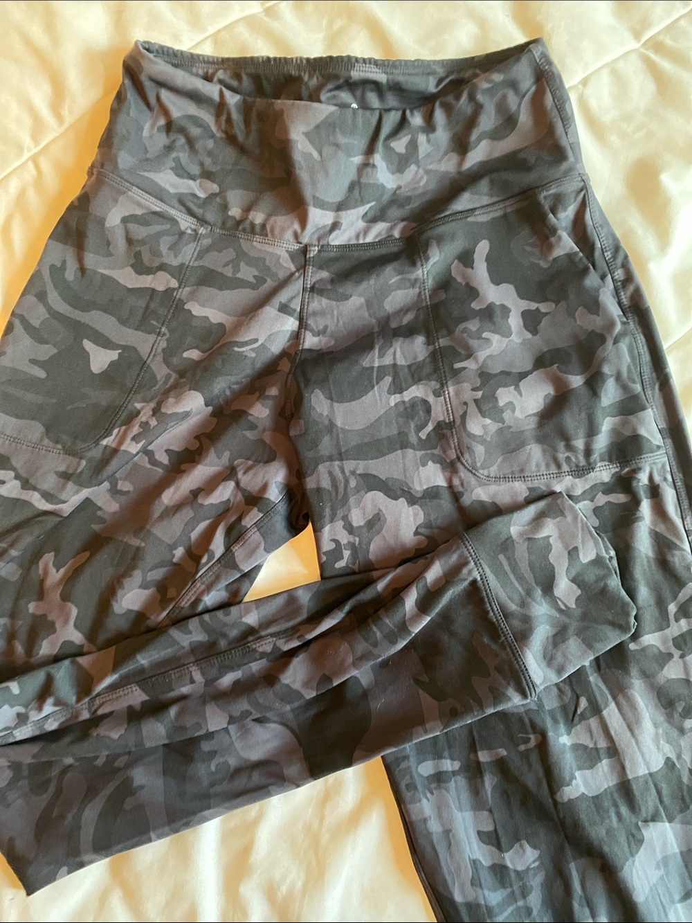 High-Waist Camo Leggings - Gray Camo